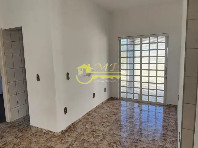 Casa com 300m² 3 quartos e 1 banheiro, para alugar, no bairro Parque Universitário de Viracopos em Campinas