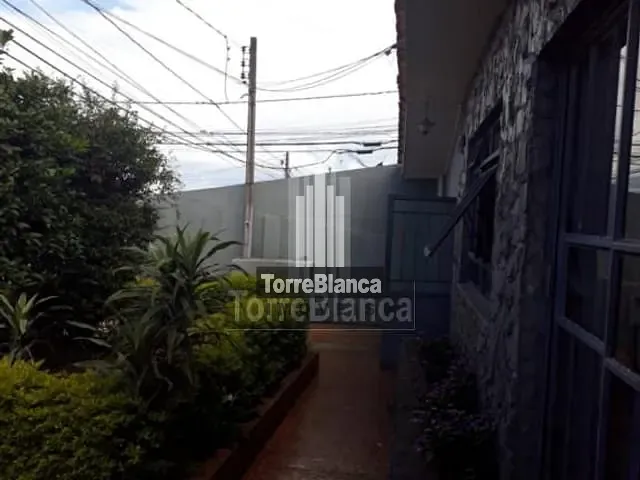 Casa com 246m² 3 quartos e 1 banheiro, à venda, no bairro Uvaranas em Ponta Grossa