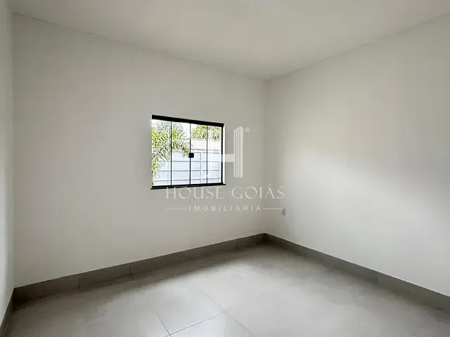 Casa com 180m² 2 quartos e 2 banheiros, à venda, no bairro Parque Montreal em Aparecida de Goiânia