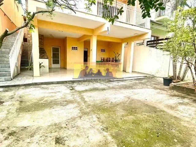Casa com 300m² 4 quartos e 4 banheiros, à venda ou para alugar, no bairro Parque das Flores em Campinas