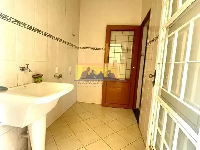 Casa com 300m² 4 quartos e 4 banheiros, à venda ou para alugar, no bairro Parque das Flores em Campinas