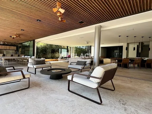 Casa com 1600m² 4 quartos e 6 banheiros, à venda ou para alugar, no bairro Fazenda Boa Vista em Porto Feliz