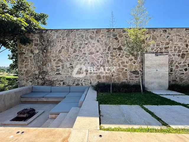 Casa com 1600m² 4 quartos e 6 banheiros, à venda ou para alugar, no bairro Fazenda Boa Vista em Porto Feliz