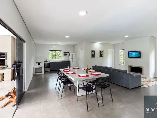 Casa 5 quartos e 3 banheiros, à venda, no bairro Botiatuba em Mandirituba