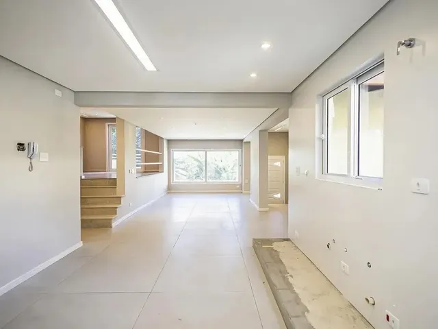 Casa 3 quartos e 5 banheiros, à venda, no bairro Santo Inácio em Curitiba