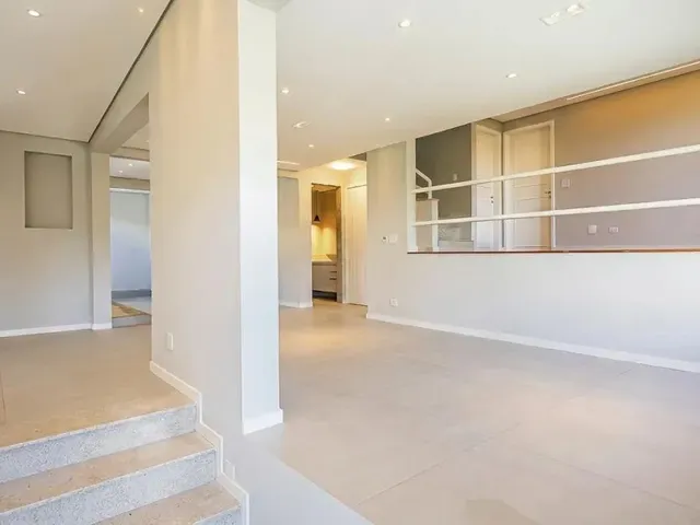 Casa 3 quartos e 5 banheiros, à venda, no bairro Santo Inácio em Curitiba