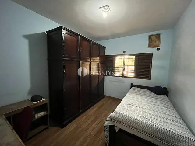 Casa com 300m² 3 quartos e 2 banheiros, à venda, no bairro Centro em Artur Nogueira