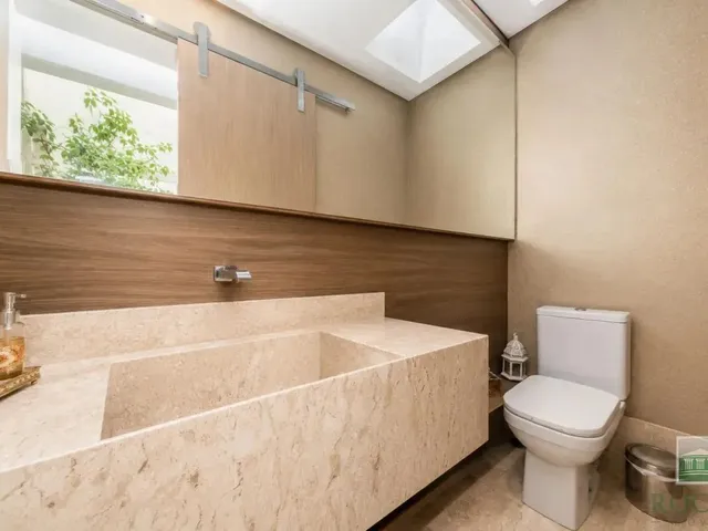 Casa 1 quarto e 3 banheiros, à venda, no bairro Santa Cândida em Curitiba