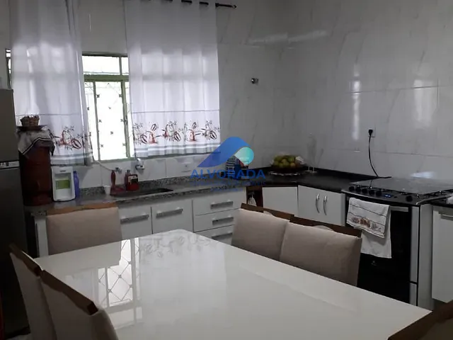 Casa com 250m² 2 quartos e 1 banheiro, à venda, no bairro Vila Machado em Jacareí