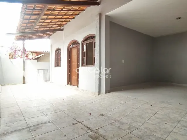 Casa com 170m² 3 quartos e 2 banheiros, à venda, no bairro Minascaixa em Belo Horizonte