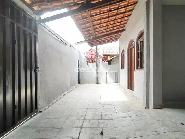 Casa com 170m² 3 quartos e 2 banheiros, à venda, no bairro Minascaixa em Belo Horizonte