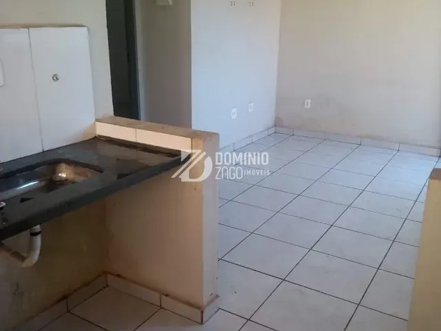 Casa 2 quartos e 1 banheiro, à venda, no bairro Parque das Aroeiras em Uberaba
