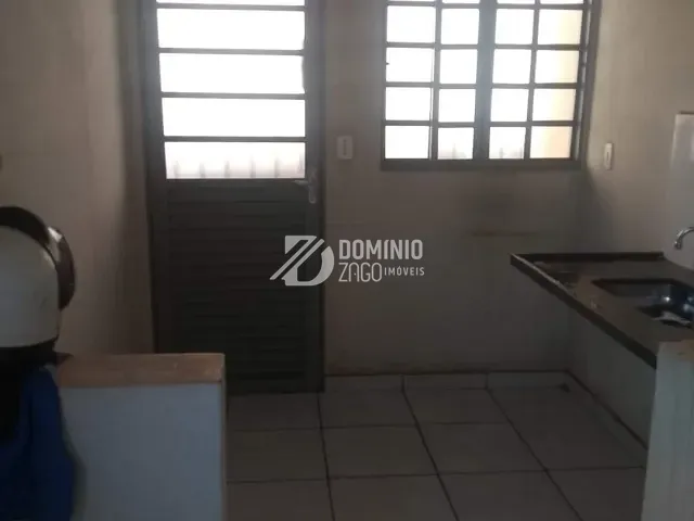 Casa 2 quartos e 1 banheiro, à venda, no bairro Parque das Aroeiras em Uberaba