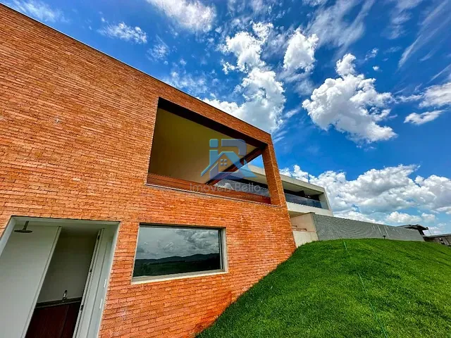 Casa com 3180m² 6 quartos e 2 banheiros, à venda, no bairro Condomínio Quinta da Baroneza em Bragança Paulista