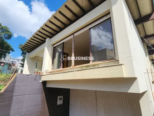 Casa 3 quartos e 1 banheiro, à venda, no bairro Medianeira em Caxias do Sul