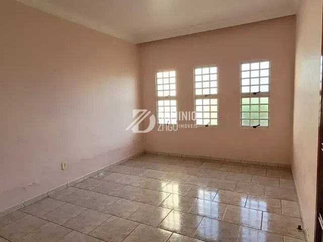 Casa 3 quartos e 3 banheiros, para alugar, no bairro Fabrício em Uberaba