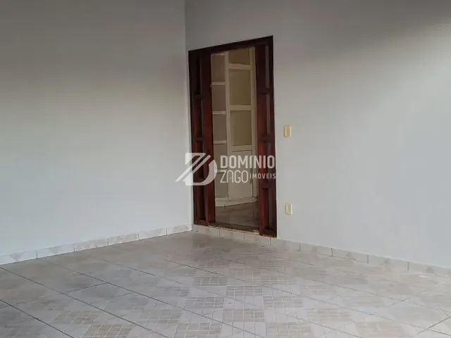 Casa 3 quartos e 3 banheiros, para alugar, no bairro Fabrício em Uberaba