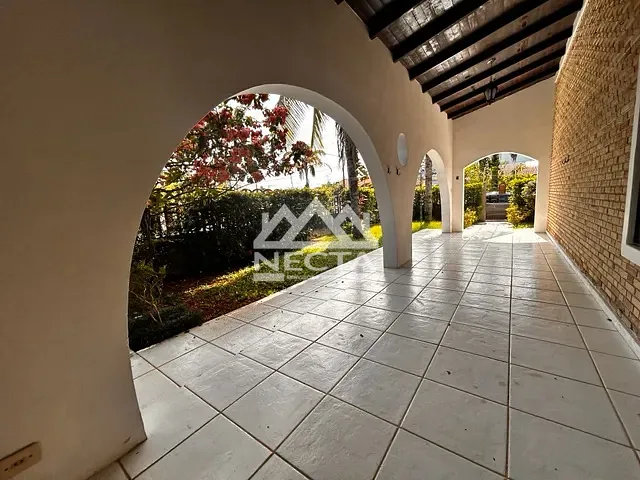 Casa com 565m² 4 quartos e 3 banheiros, à venda, no bairro Jardim Primavera em Caraguatatuba