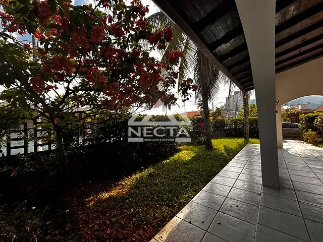 Casa com 565m² 4 quartos e 3 banheiros, à venda, no bairro Jardim Primavera em Caraguatatuba