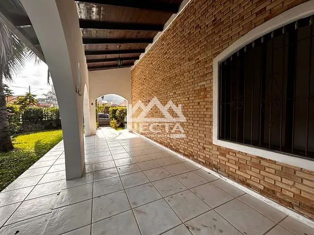 Casa com 565m² 4 quartos e 3 banheiros, à venda, no bairro Jardim Primavera em Caraguatatuba