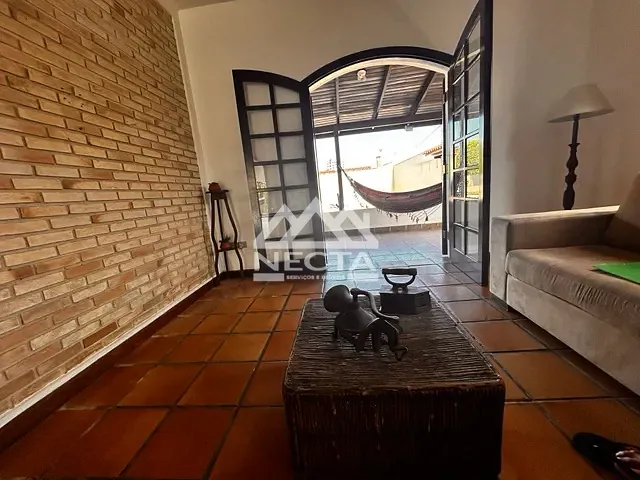 Casa com 565m² 4 quartos e 3 banheiros, à venda, no bairro Jardim Primavera em Caraguatatuba