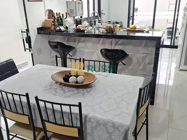 Casa com 250m² 3 quartos e 3 banheiros, à venda, no bairro Bandeira Branca em Jacareí