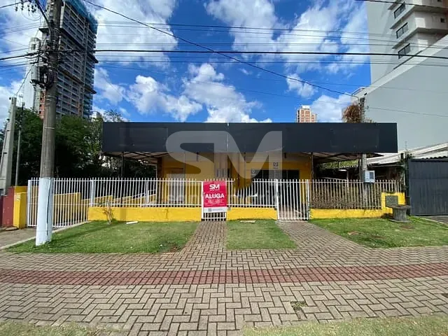 Casa 4 quartos e 2 banheiros, para alugar, no bairro Presidente Médici em Chapecó