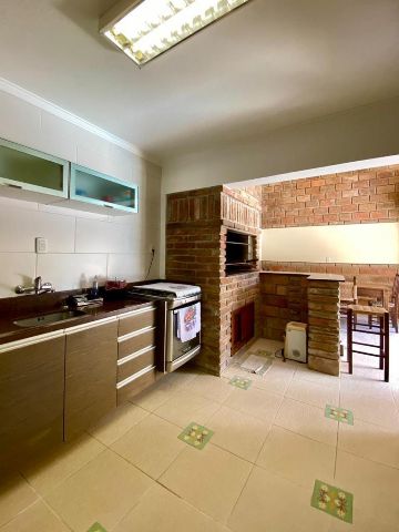 Casa com 250m² 3 quartos e 3 banheiros, à venda, no bairro Cassino em Rio Grande
