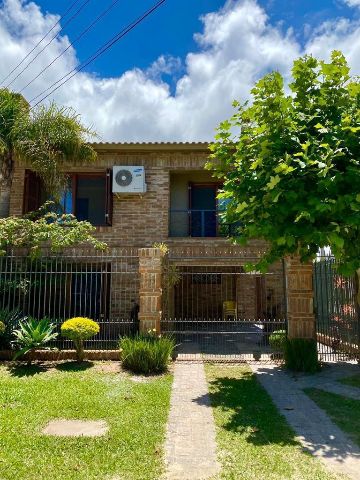 Casa com 250m² 3 quartos e 3 banheiros, à venda, no bairro Cassino em Rio Grande