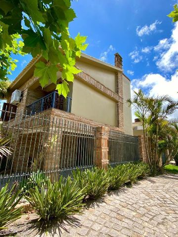 Casa com 250m² 3 quartos e 3 banheiros, à venda, no bairro Cassino em Rio Grande