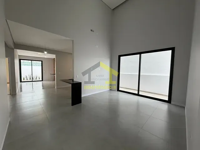 Casa com 399m² 3 quartos e 2 banheiros, à venda, no bairro Residencial Fazenda Santa Rosa - Fase 1 em Itatiba