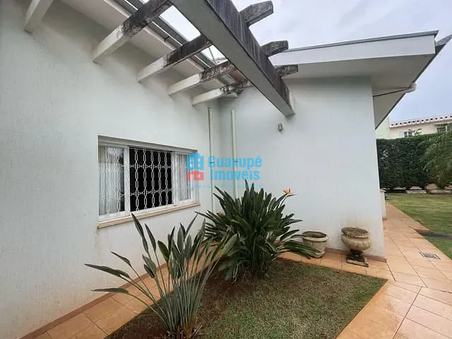 Casa com 750m² 4 quartos e 6 banheiros, à venda, no bairro Jardim Nova Guaxupé em Guaxupé