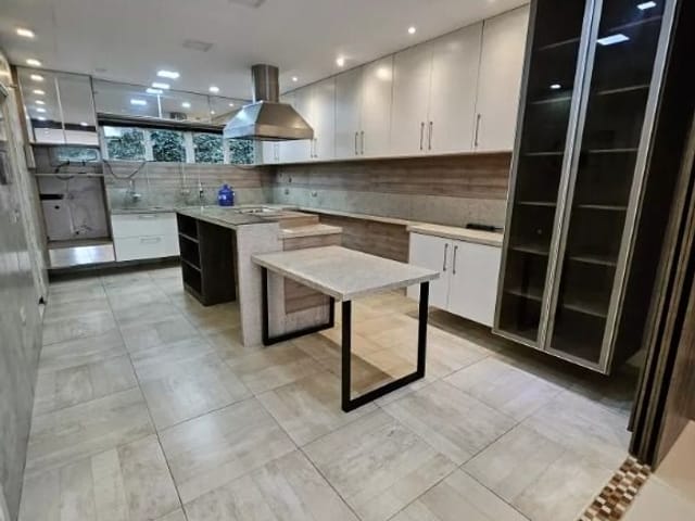 Casa com 700m² 7 quartos e 5 banheiros, à venda, no bairro Nova Higienópolis em Jandira
