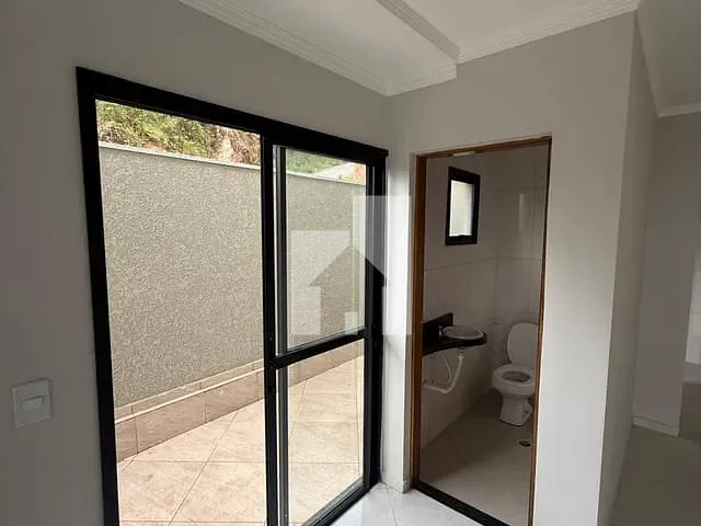 Casa 3 quartos e 4 banheiros, à venda, no bairro Santa Terezinha (Jordanésia) em Cajamar