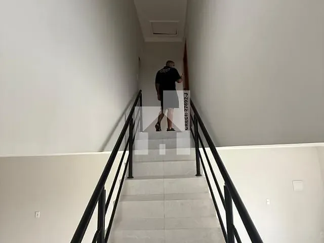 Casa 3 quartos e 4 banheiros, à venda, no bairro Santa Terezinha (Jordanésia) em Cajamar