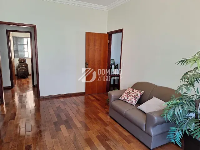 Casa 3 quartos e 3 banheiros, à venda, no bairro Nossa Senhora da Abadia em Uberaba