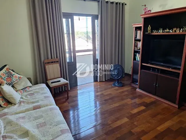Casa 3 quartos e 3 banheiros, à venda, no bairro Nossa Senhora da Abadia em Uberaba