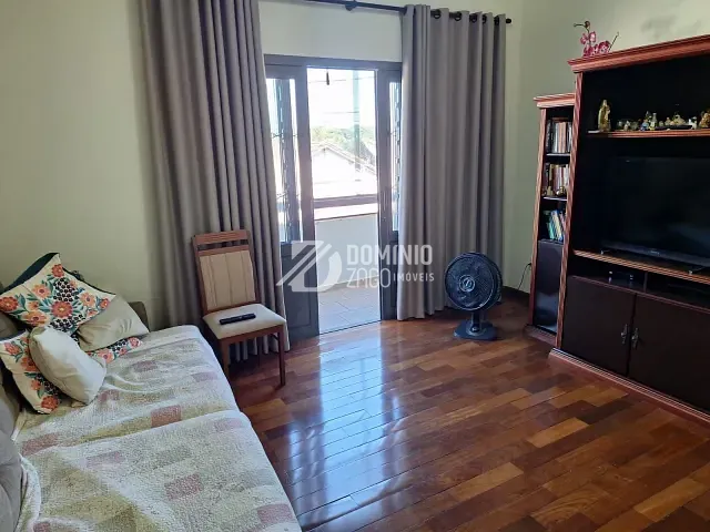 Casa 3 quartos e 3 banheiros, à venda, no bairro Nossa Senhora da Abadia em Uberaba