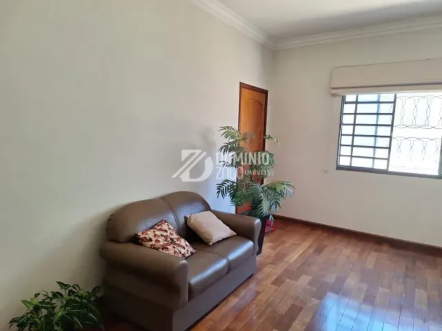 Casa 3 quartos e 3 banheiros, à venda, no bairro Nossa Senhora da Abadia em Uberaba