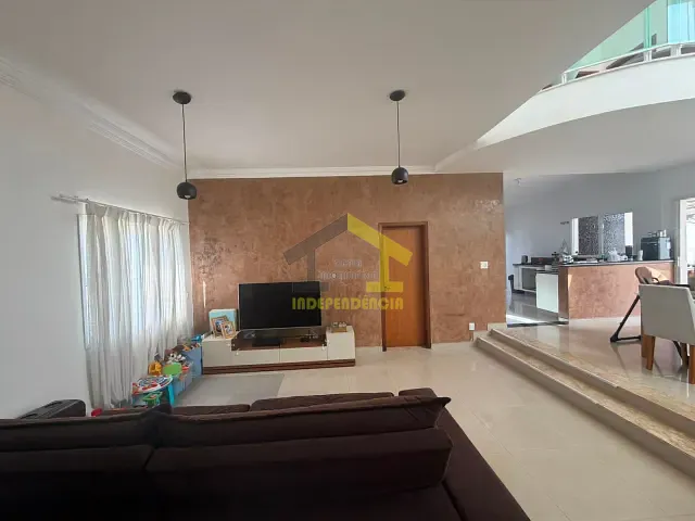 Casa com 470m² 4 quartos e 3 banheiros, à venda ou para alugar, no bairro Parque das Laranjeiras em Itatiba