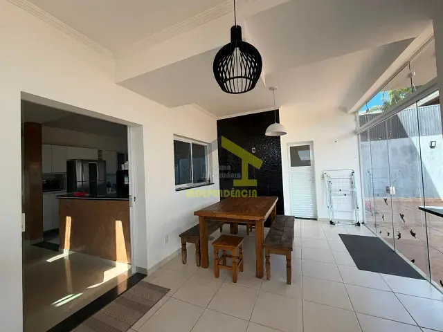 Casa com 470m² 4 quartos e 3 banheiros, à venda ou para alugar, no bairro Parque das Laranjeiras em Itatiba