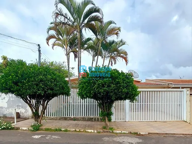 Casa com 360m² 3 quartos e 3 banheiros, à venda, no bairro Residencial Nova Floresta em Guaxupé
