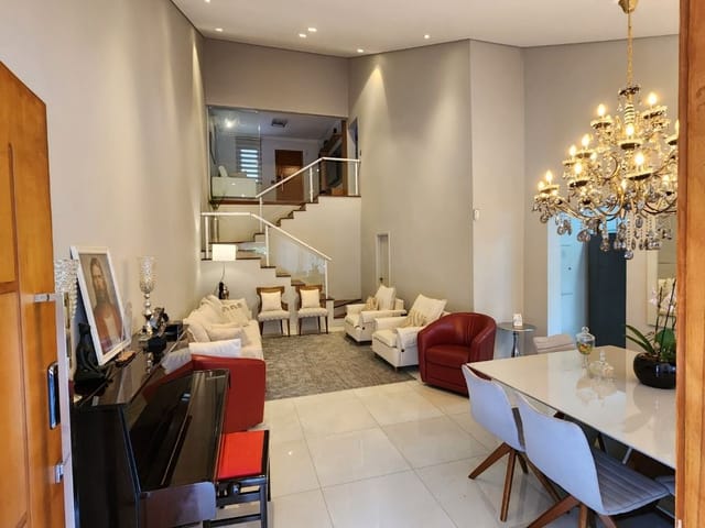 Casa com 530m² 3 quartos e 6 banheiros, à venda, no bairro Granja Viana II em Cotia