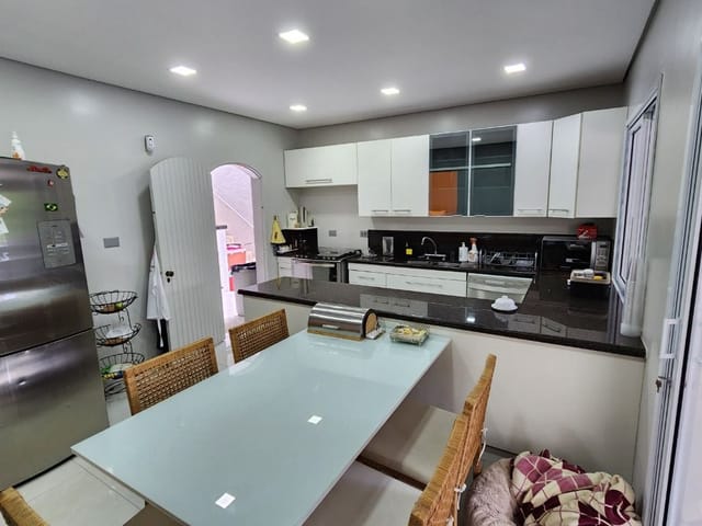 Casa com 530m² 3 quartos e 6 banheiros, à venda, no bairro Granja Viana II em Cotia