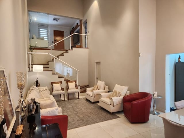 Casa com 530m² 3 quartos e 6 banheiros, à venda, no bairro Granja Viana II em Cotia