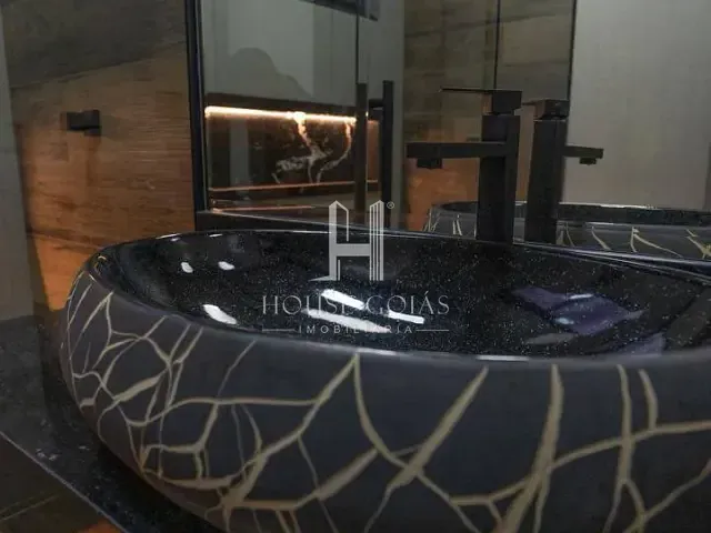 Casa com 312m² 3 quartos e 4 banheiros, à venda, no bairro Jardim Cristal em Aparecida de Goiânia