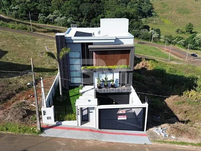 Casa 3 quartos e 5 banheiros, à venda, no bairro Jardim Europa em Chapecó