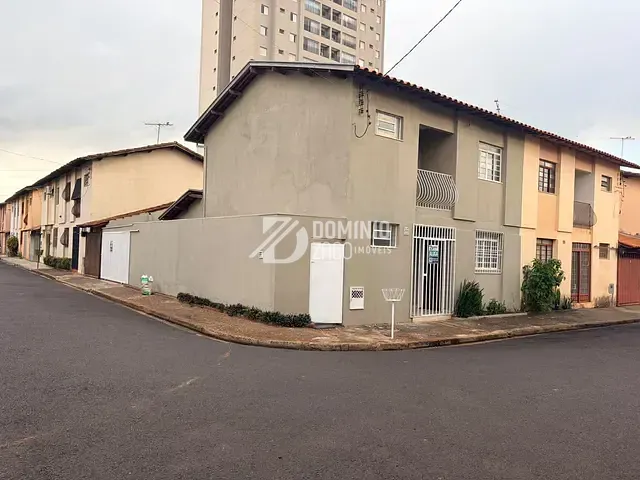 Casa 3 quartos e 2 banheiros, à venda ou para alugar, no bairro Santa Marta em Uberaba