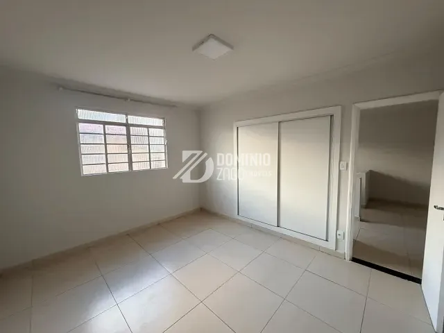 Casa 3 quartos e 2 banheiros, à venda ou para alugar, no bairro Santa Marta em Uberaba