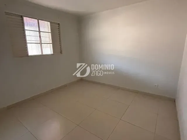Casa 3 quartos e 3 banheiros, para alugar, no bairro Santa Marta em Uberaba